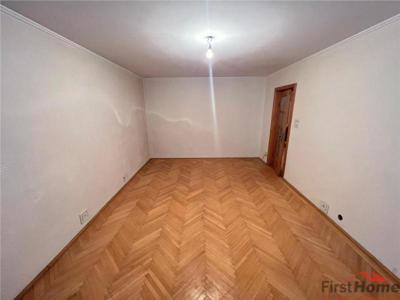 Apartament 4 camere, 2 bai, zona Liceul Economic, parter