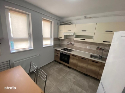 Apartament cu 3 camere de vânzare în Tractorul, Str. Independentei