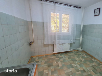 Apartament 2 camere semidecomandat - Teiul Doamnei