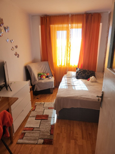 Apartament 3 camere Calea Calarasilor /Viziru