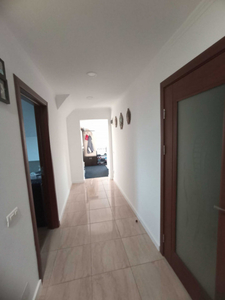 Apartament 3 Camere cu Priveliște Superbă și Curte