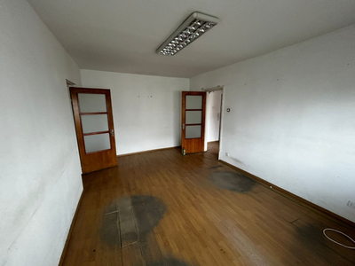 APARTAMENT 3 CAMERE-ZONA STEFAN CEL MARE-AN 1980-BLOC REABIL