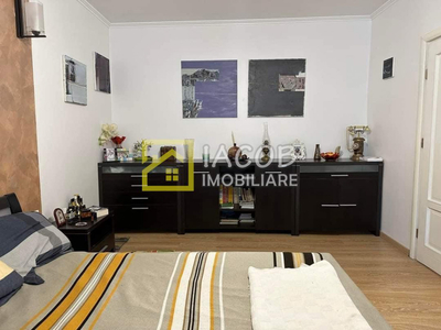 Apartament 4 camere decomandate