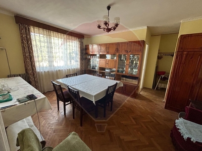 Apartament 4 camere vanzare in bloc de apartamente Maramures, Baia Sprie, Central