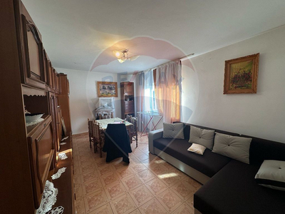 Apartament cu 2 camere de vânzare în zona Vasile Alecsa...