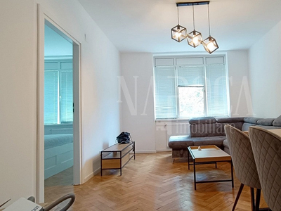 Apartament cu 2 camere in zona centrala.