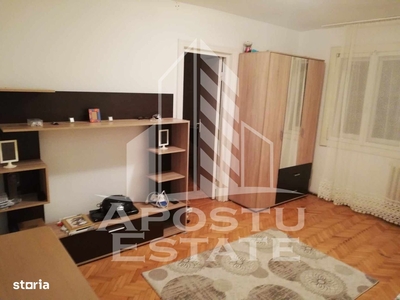 Apartament de 3 camere, 72 mp, etaj intermediar, Eroilor