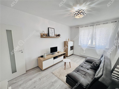 Apartament cu 3 camere balcon si loc parcare zona Arhitectil