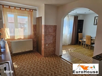 Apartament cu 3 camere de vanzare in Alba Iulia zona AMPOI