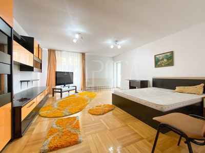 Apartament cu 3 camere decomandat