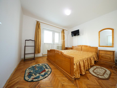 Apartament cu 3 camere decomandate