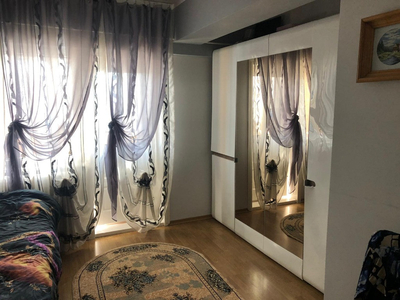 Apartament cu 3 camere decomandate in Zamca