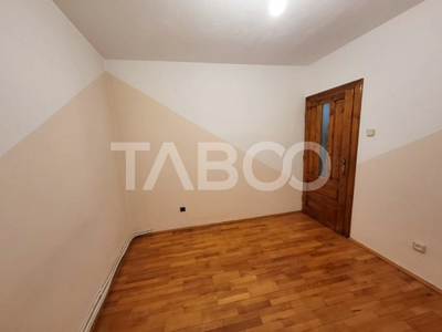 Apartament cu 3 camere etaj 3 de vanzare in Sebes Lucian Bla