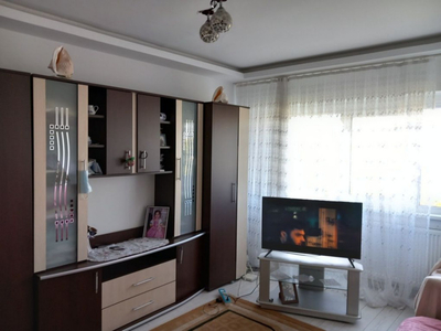 Apartament cu 3 camere în zona Brotacei