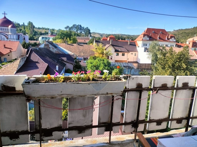 Apartament cu 3 camere în zona Centrala- Tarnaveni