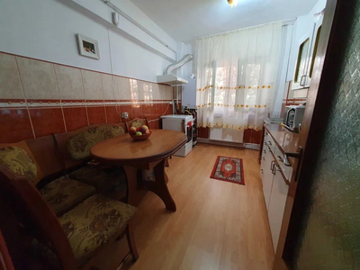 Apartament cu 3 camere zona PELICAN etaj.2