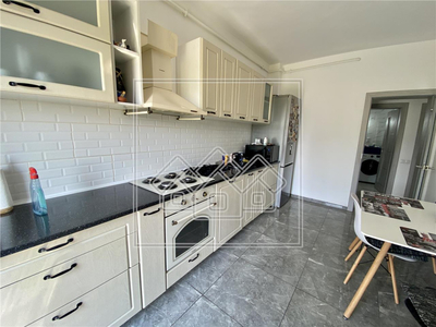 Apartament decomandat cu 3 camere