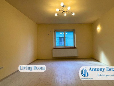 Apartament la casă de vanzare