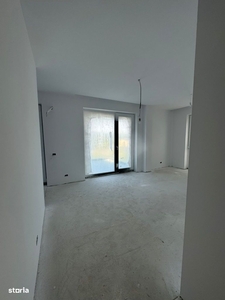 Apartament Modern cu Terasă Spațioasă:Confort pe Malul Lacului