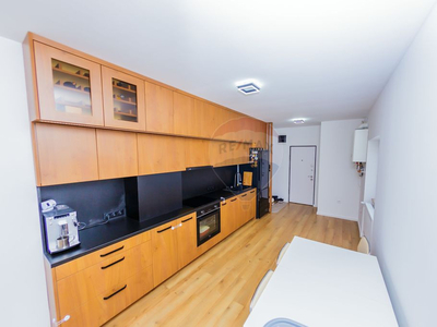 Apartament MODERN DE VANZARE curte+parcare+terasă