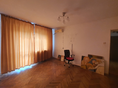 Apartament situat în zona Democrației