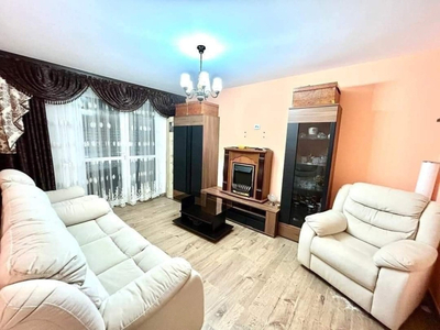 De vanzare apartament cu 3 camere zona Roman Voda