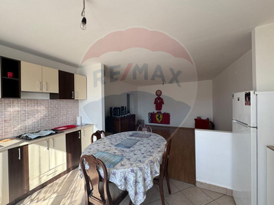 Apartament 3 camere de vânzare în Cartierul Soarelui