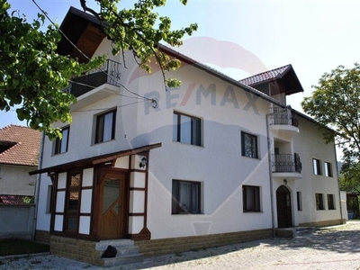 Hotelpensiune 14 camere vanzare in Brasov, Rasnov, Sud