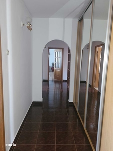 Inchiriez apartament 4 camere