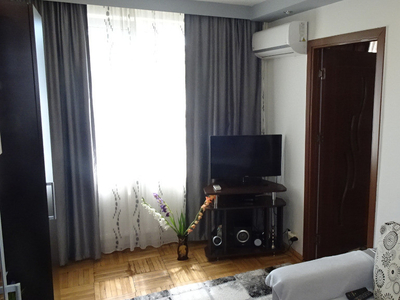 Vand apartament 2 camere semidecomandat in Deva