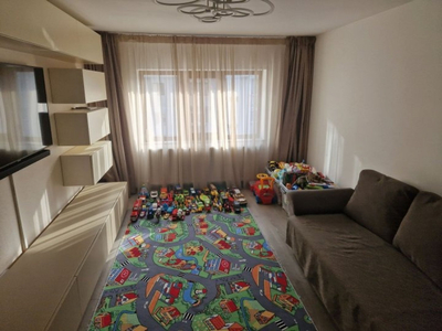 Vand apartament 4 camere Km 5.