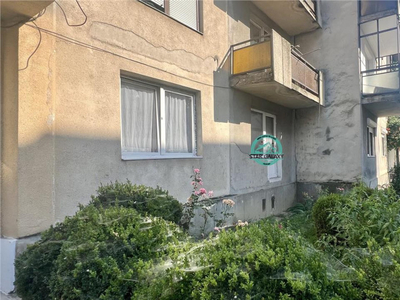 Vand apartament cu 3 camere