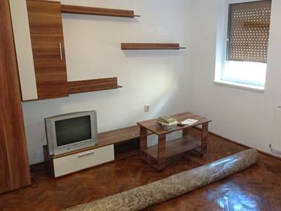 Vand sau inchiriez apartament cu o camera in Deva