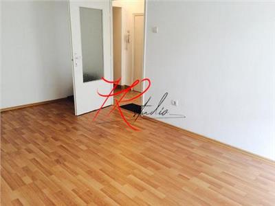 Vanzare apartament 2 camere Stefan Cel mare partial renovat