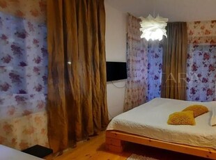 Apartament decomandat, 3 camere, pentru familie, Campului.