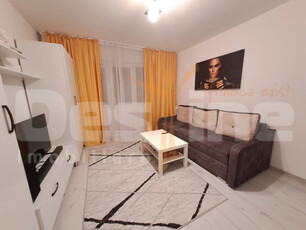 Apartament 3 camere semidecomandat