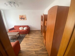 Apartament 4 camere de închiriat