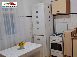 Apartament cu 3 camere în zona Păcii