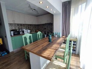 Apartament de vanzare cu 3 camere in Floresti