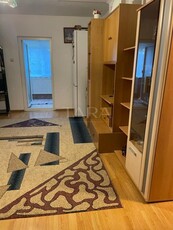 Apartament spatios cu 3 camere, central