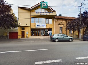 Clădire comercială în zonă centrală