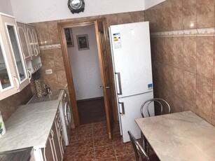 Închiriez apartament Precista