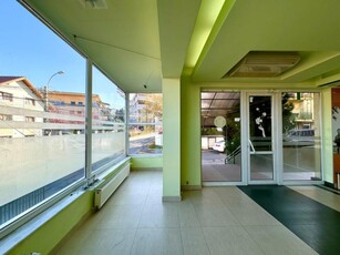 Spatiu comercial cu vitrina, 98 mp, zona Grand Hotel Italia