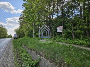 Suceava, Draguseni, teren cu casa batraneasca, langa troita