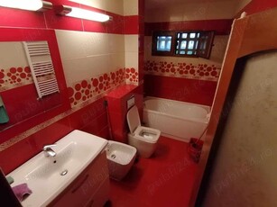 Vand apartament 2 camere Podu Ros (langa scoala Otilia Cazimir)