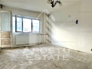 Apartament 2 camere, decomandat, zona Soarelui