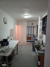 Apartament 4 camere 80 mp poziționat pe două părți cartier Stadion