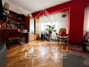 Apartament cu 4 camere, centrala proprie, zona Aradului