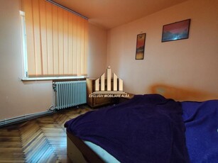 Apartament cu 4 camere decomandate, Cetate