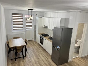 De inchiriat Apartament 2 camere, zona Centru Bloc Nou. Pret inchiriere: 450 Euro/luna.